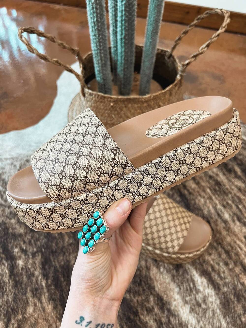 NEW MAKERS women's designer cowgal sandals in beige